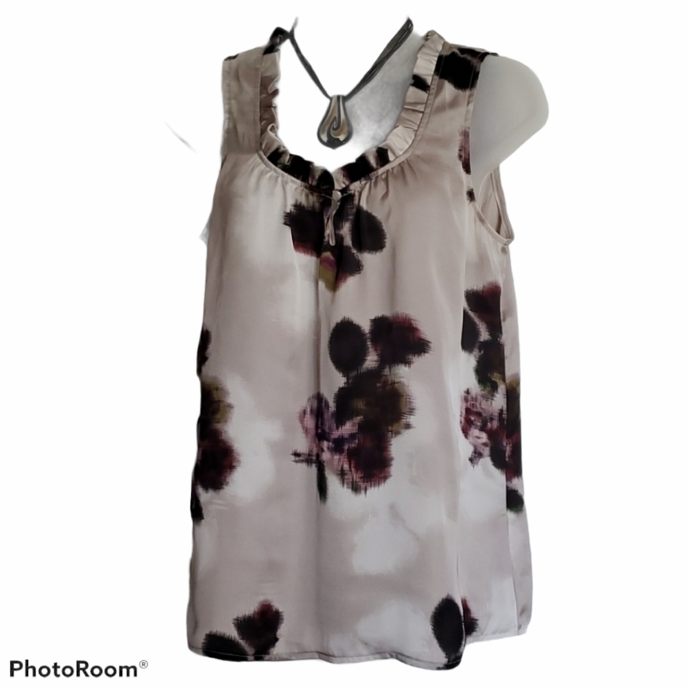 a.n.a. Silky Sleeveless Shirt Sz M